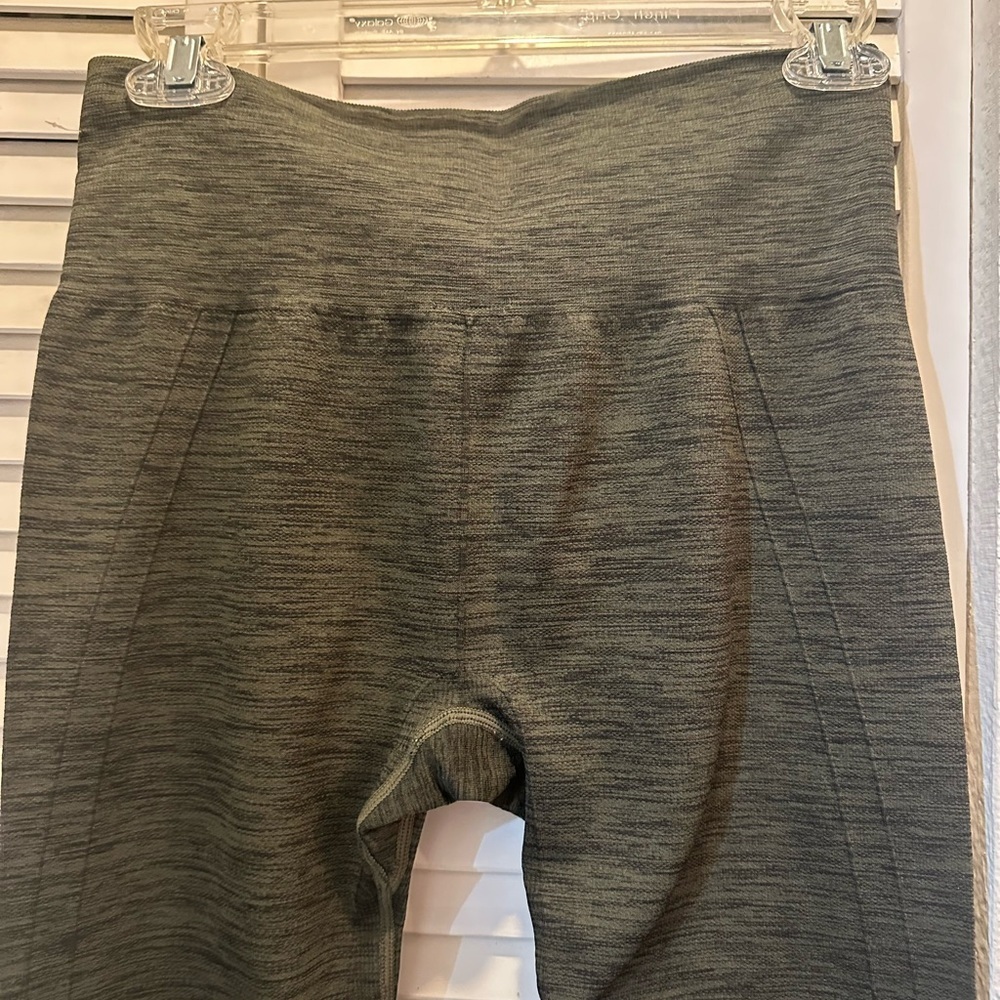 Women's Heathered Gray Leggings - Picture 3 of 7
